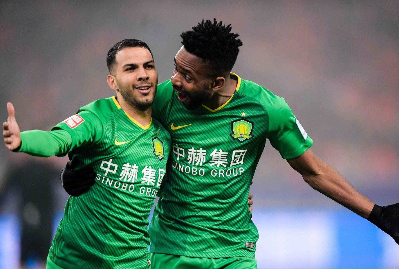 轻运动员提 轻运动员提